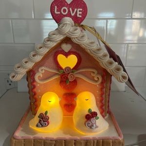 Pink Valentine’s Day Gingerbread Heart Light up Bird House Cupcakes and Cashmere